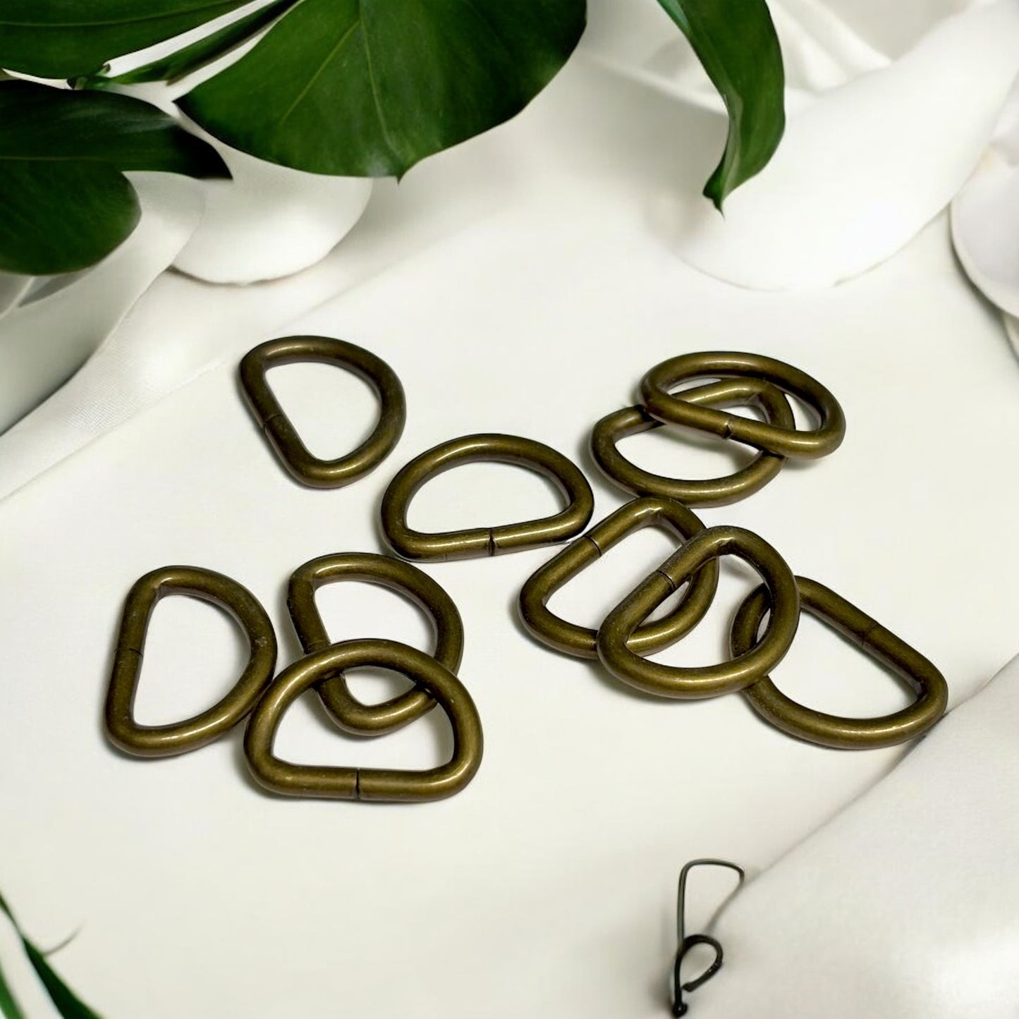 Heavy Gauge 1" D-Rings (Set of 10) – Antique Brass Finish - Sew Da Kine