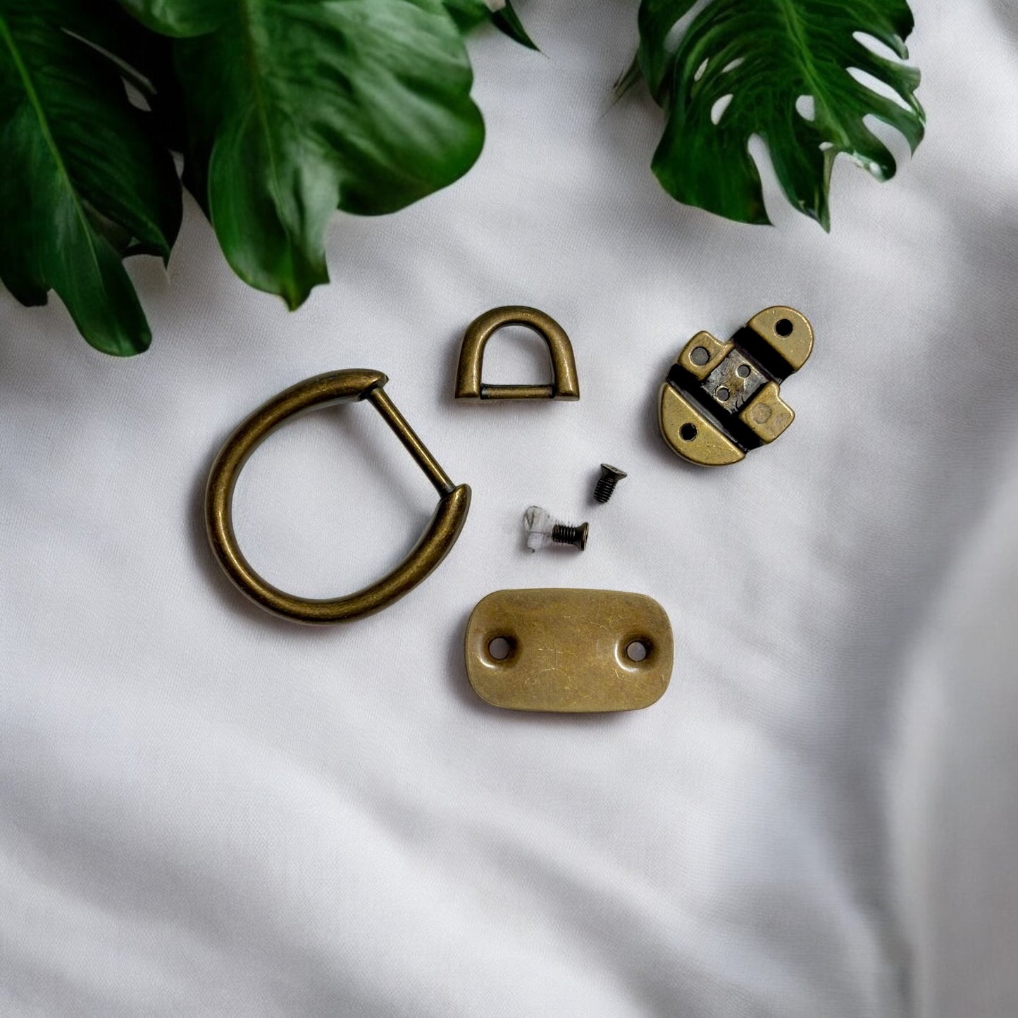 Dual-Swivel Strap Hanger with Back Plate (set of 2) – Antique Brass Finish - Sew Da Kine