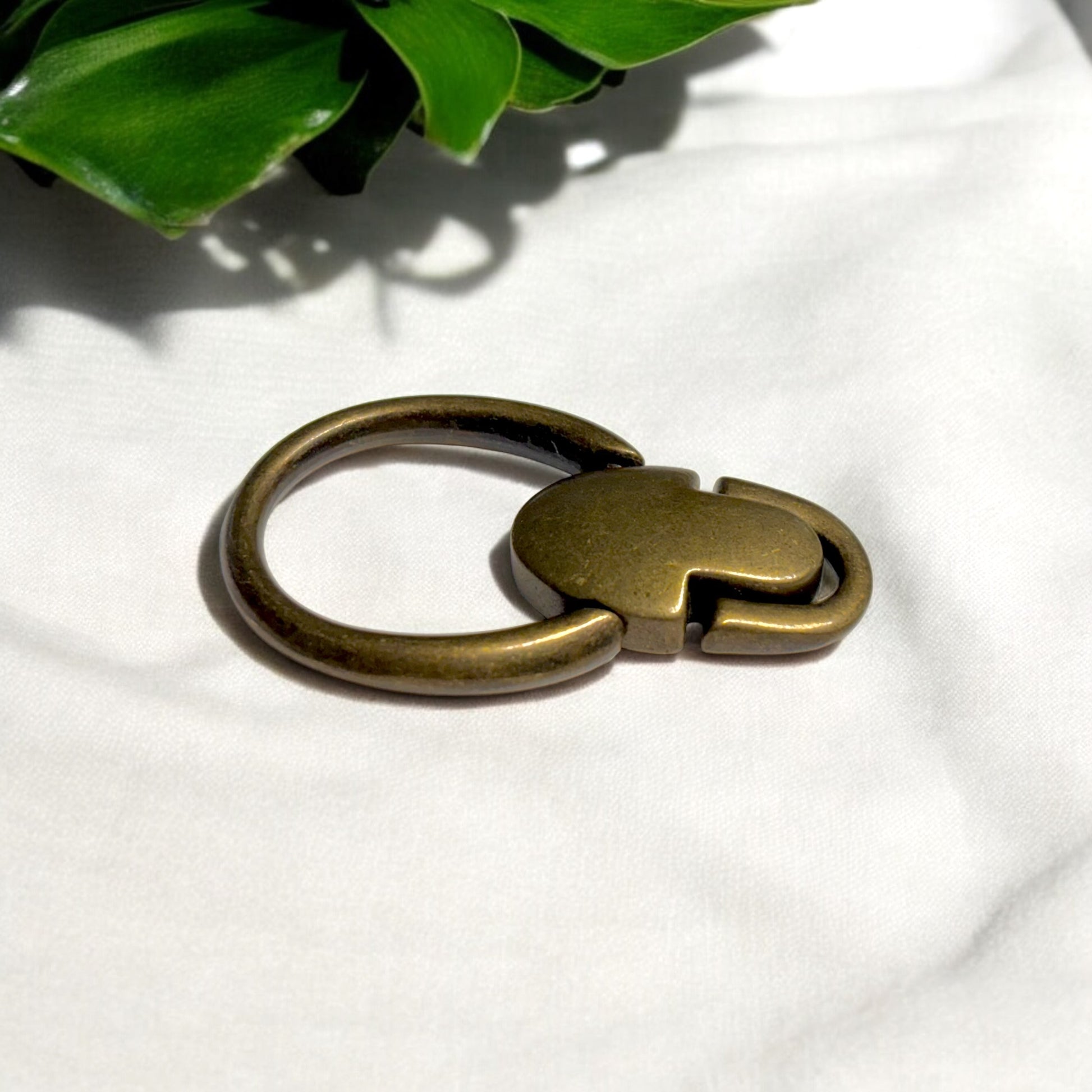 Dual-Swivel Strap Hanger with Back Plate (set of 2) – Antique Brass Finish - Sew Da Kine